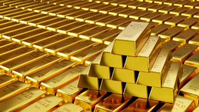 РИАН: Банки массово забирают золото из западных хранилищ после санкций против РФ