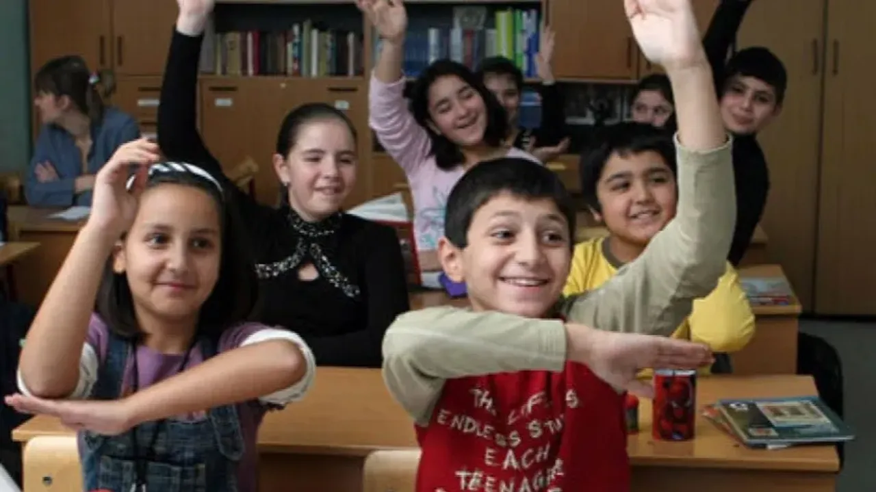 Дети мигрантов в российских школах. Библиотека для детей мигрантов. Дети эмигранты в школах. Адаптация детей мигрантов. Дети мигрантов в русской школе.