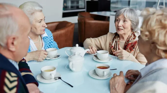 Стало известно, чем чай полезен для пожилых