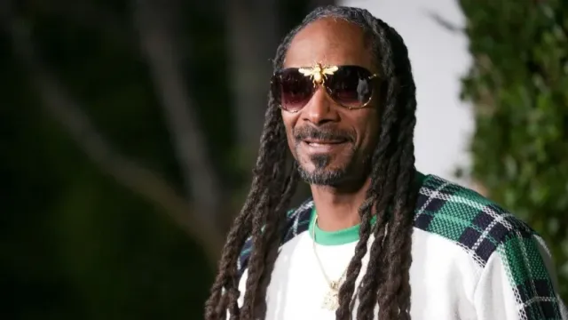 В Колумбии обнаружен двойник рэпера Snoop Dogg, мывший машины на обочине