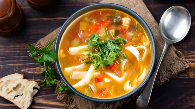Главный миф о питании из детства: культ горячих супов развенчан