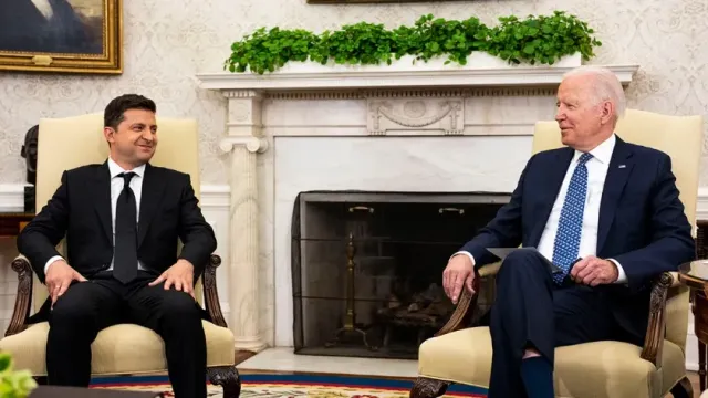"МК": В Сети опуликовано видео приезда президента США Джо Байдена в Киев