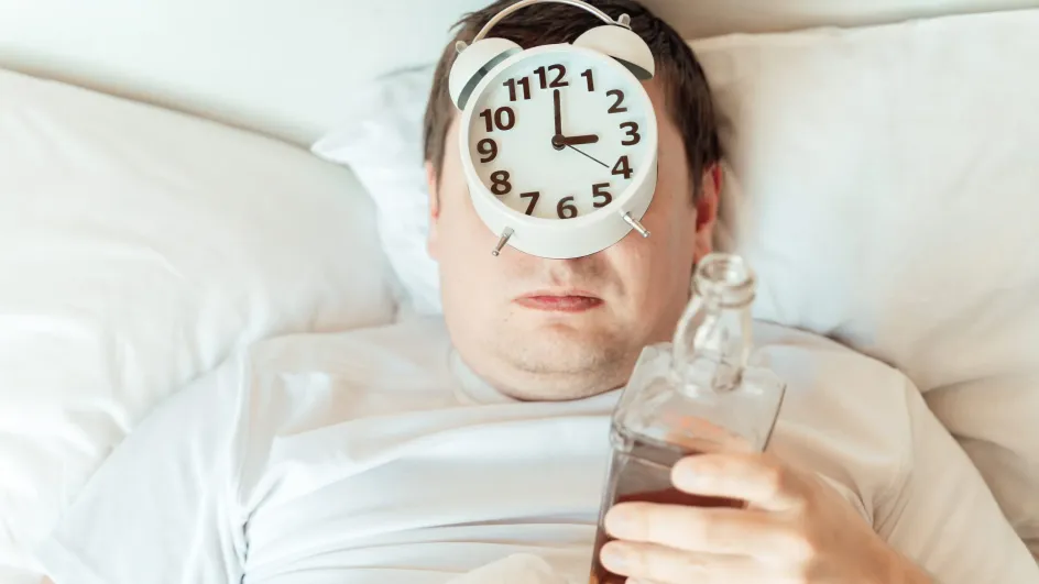 Нарколог рассказал, как алкоголь влияет на сон