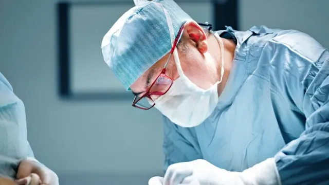 Нижнекамские врачи удалили из матки пациентки миому размером с футбольный мяч