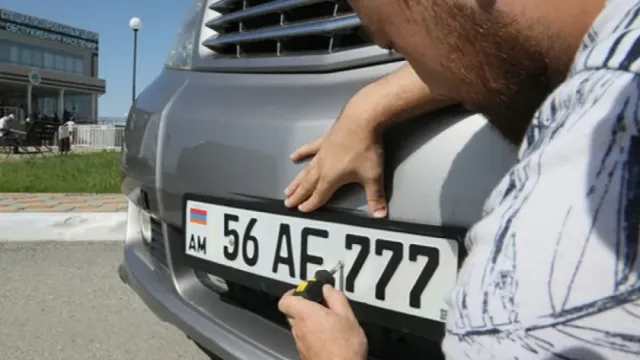 Путин подписал поправки в КоАП для нарушителей с иностранными номерами авто