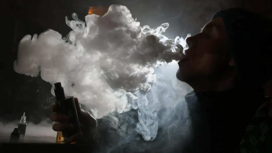 Эксперт рассказал, для кого вейпы особенно губительны Эксперт рассказал, для кого вейпы особенно губительны
