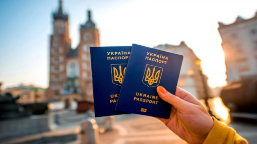 Москва не будет вводить визы для граждан Украины
