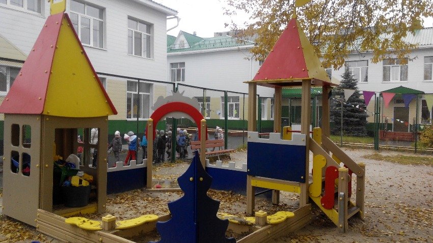 В Ульяновске неизвестный мужчина напал на детский сад и убил двоих детей