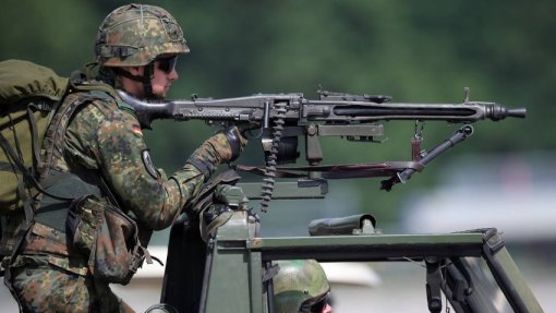 Германия не хочет поставлять тяжелое вооружение Украине