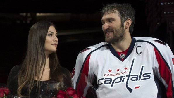 Анастасия Шубская поздравила супруга Александра Овечкина с очередным рекордом в НХЛ