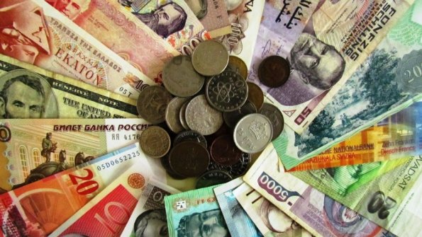 С 18 апреля россияне снова смогут купить наличную валюту в банках