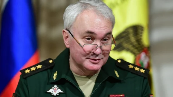 Картаполов предложил россиянам, работающим за границей, взять отпуск, чтобы отслужить в армии РФ