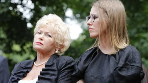 Мать Ксении Собчак, сенатор Людмила Нарусова, поддержала сбежавших из России знаменитостей