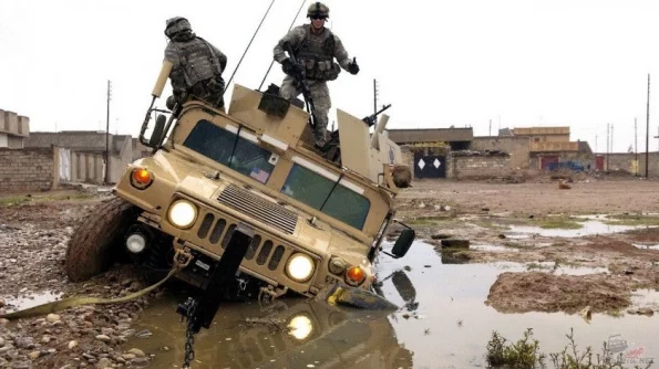 Ситников: Под Бахмутом американские бронеавтомобили "Хамви" вязнут в грязи на грунтовках