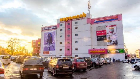 В Иркутске рабочий сорвался в шахту лифта торгового комплекса и скончался в больнице