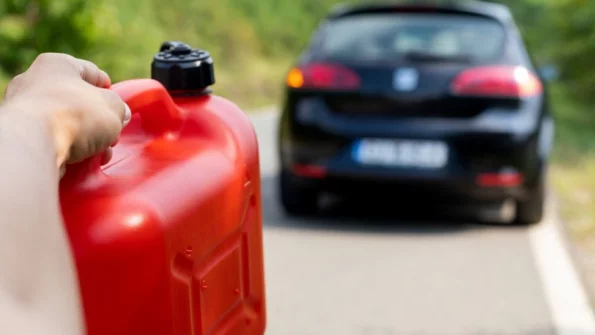 Ведущий юрист подчеркнул важность соблюдения правил перевозки бензина для личных нужд