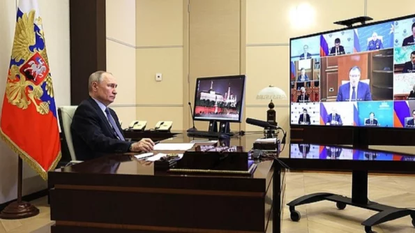 "Коммерсант": Что решалось на встрече с членами кабмина после выступления президента Путина