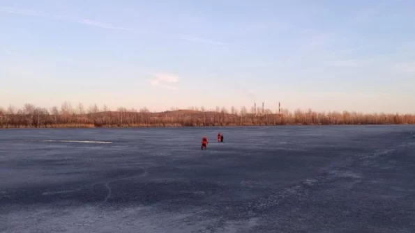 В Магнитогорске мужчина вышел на тонкий лёд, спасаясь от "людоедов"