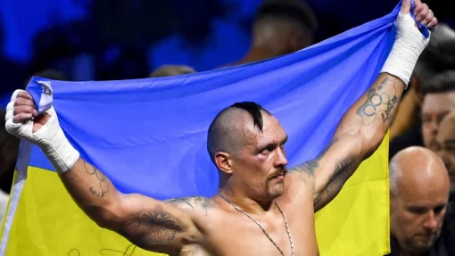 Украинский боксер Усик приехал в расположение войск ВСУ на Донбасс и выстрелил из миномета