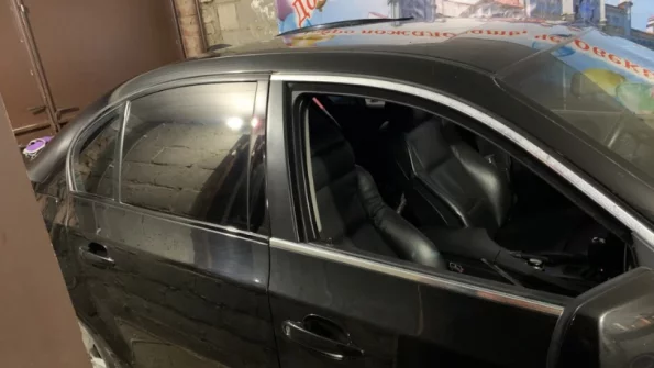 В Ставропольском крае водитель без прав за рулём BMW врезался в магазин