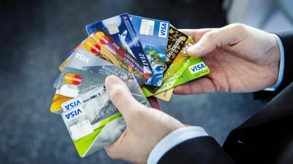 РИАН: Российские банки не готовы отказаться от использования пластиковых карт