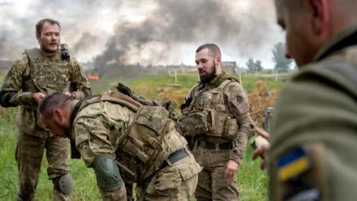 Столтенберг: НАТО поставляет Украине средства, но солдат ВСУ должны искать сами