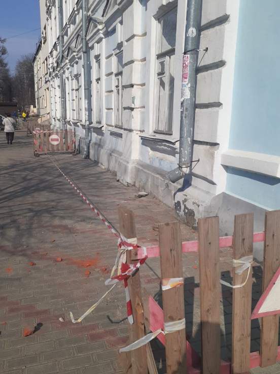 В Ивановкой области с муниципального здания упали кирпичи