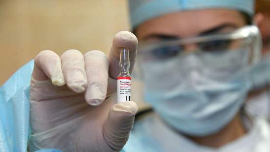 Роспотребнадзор начинает консультировать жителей России по вакцинации «ЭпиВакКорона»
