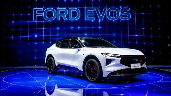 Компания Ford представила в Китае новый кроссовер Ford Evos 2021 модельного года