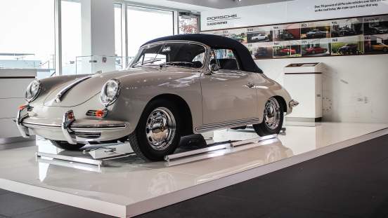 В масштабном конкурсе отреставрируют сорок автомобилей Porsche Classic