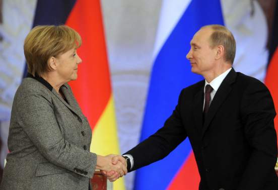 Путин и Меркель обсудили по телефону ситуацию на Донбассе, в Сирии и Ливии