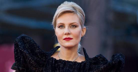 54-летняя актриса Литвинова поделилась "честным" селфи без макияжа
