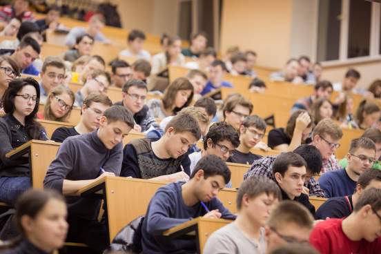 Студентов российских вузов отпустят на каникулы с 1 по 10 мая