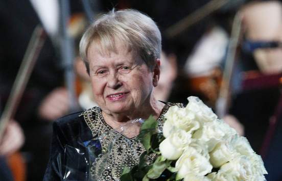 91-летняя Александра Пахмутова впервые появилась на публике после перенесенного COVID-19