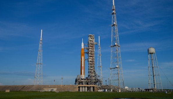 НАСА сообщает, что запуск миссии Artemis 1 был отменен из-за проблем с двигателем