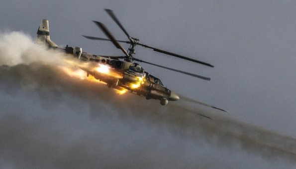 "Отважные" у Северска: «Орлан» наблюдает за ударным вертолетом Ка-52 «Аллигатором» ВКС РФ