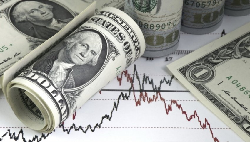 Аналитик Зельцер спрогнозировал рост доллара до 67 рублей