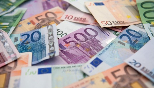 Евро торгуется на  минимуме по отношению к доллару. И некоторые думают, что это может пойти еще дальше
