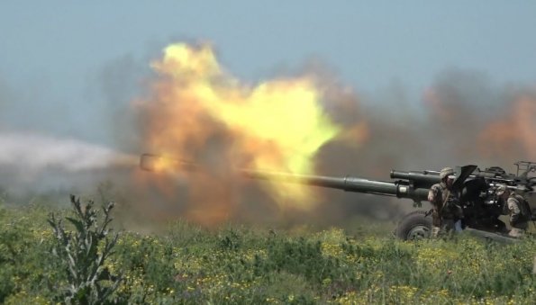 Противотанковые орудия МТ-12 «Рапира» проламали оборону ВС Украины в районе Песок