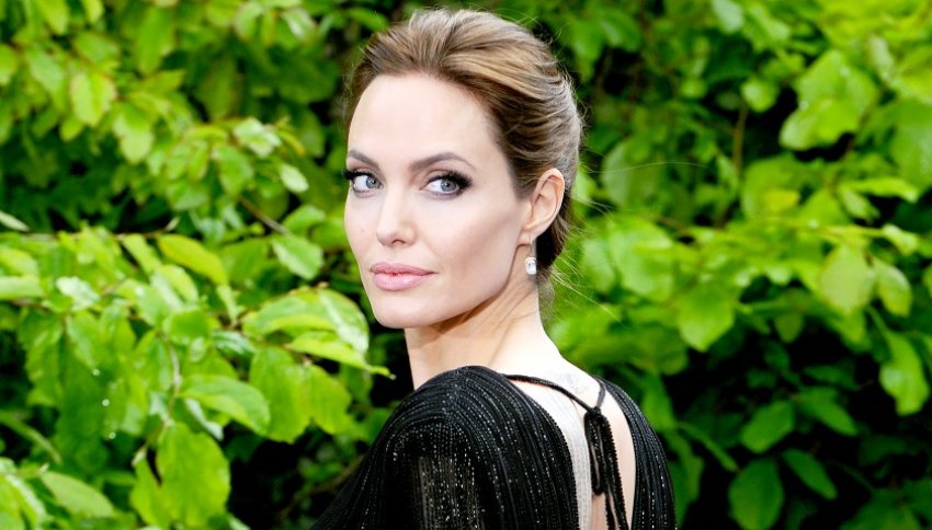 Анджелина Джоли призвала общество не закрывать глаза на проблемы женщин Афганистана