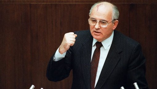 Миронов: с приходом Горбачева жители СССР надеялись на перемены, а потеряли страну