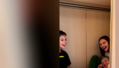 Появилось видео веселящихся в особняке в Латвии детей Пугачевой и Орбакайте