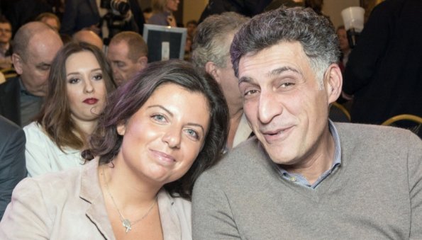 «Поет бесплатно»: Тигран Кеосаян в баре довел Маргариту Симоньян до слез