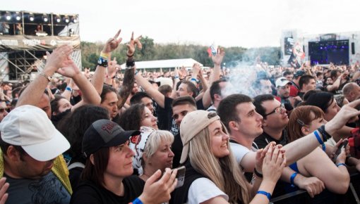 Организаторы рок-фестиваля «Чернозём» шокированы словами лидера «Сплин» об уехавших артистах
