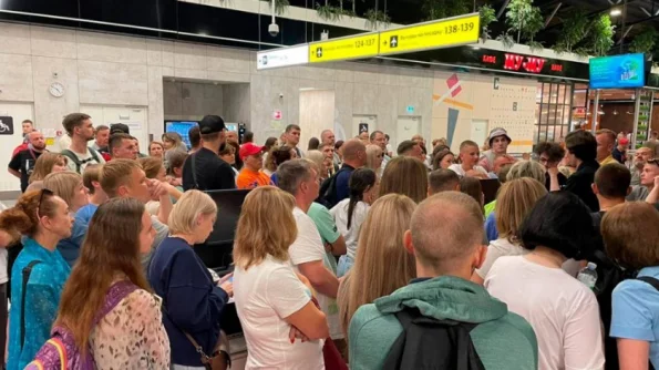 В аэропорту Шереметьево 500 пассажиров не могут вылететь из Москвы в Анталью
