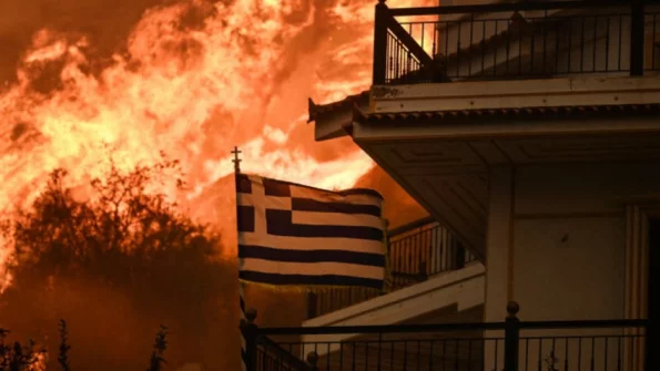 Греция столкнулась с крупнейшим пожаром, когда-либо зарегистрированным в ЕС