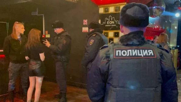 В Москве хоккеист покусал полицейского