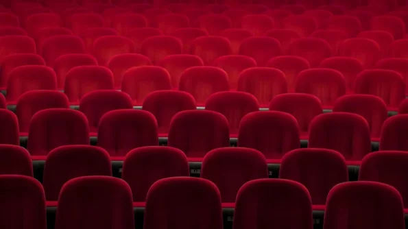 Более 90% опрошенных россиян почти не ходят в кино
