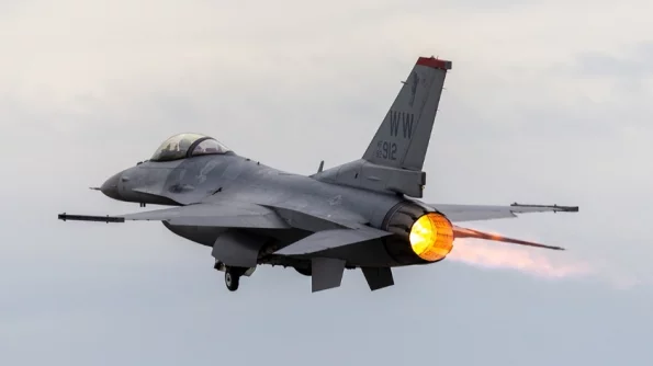 Зеленский заявил, что Португалия примет участие в обучении летчиков на F-16