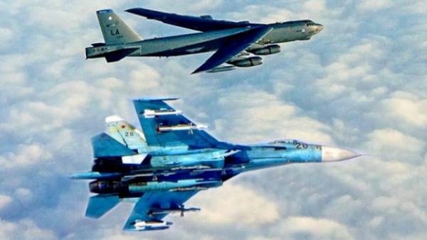ВВС США оценили перехват американского В-52 российскими Су-27